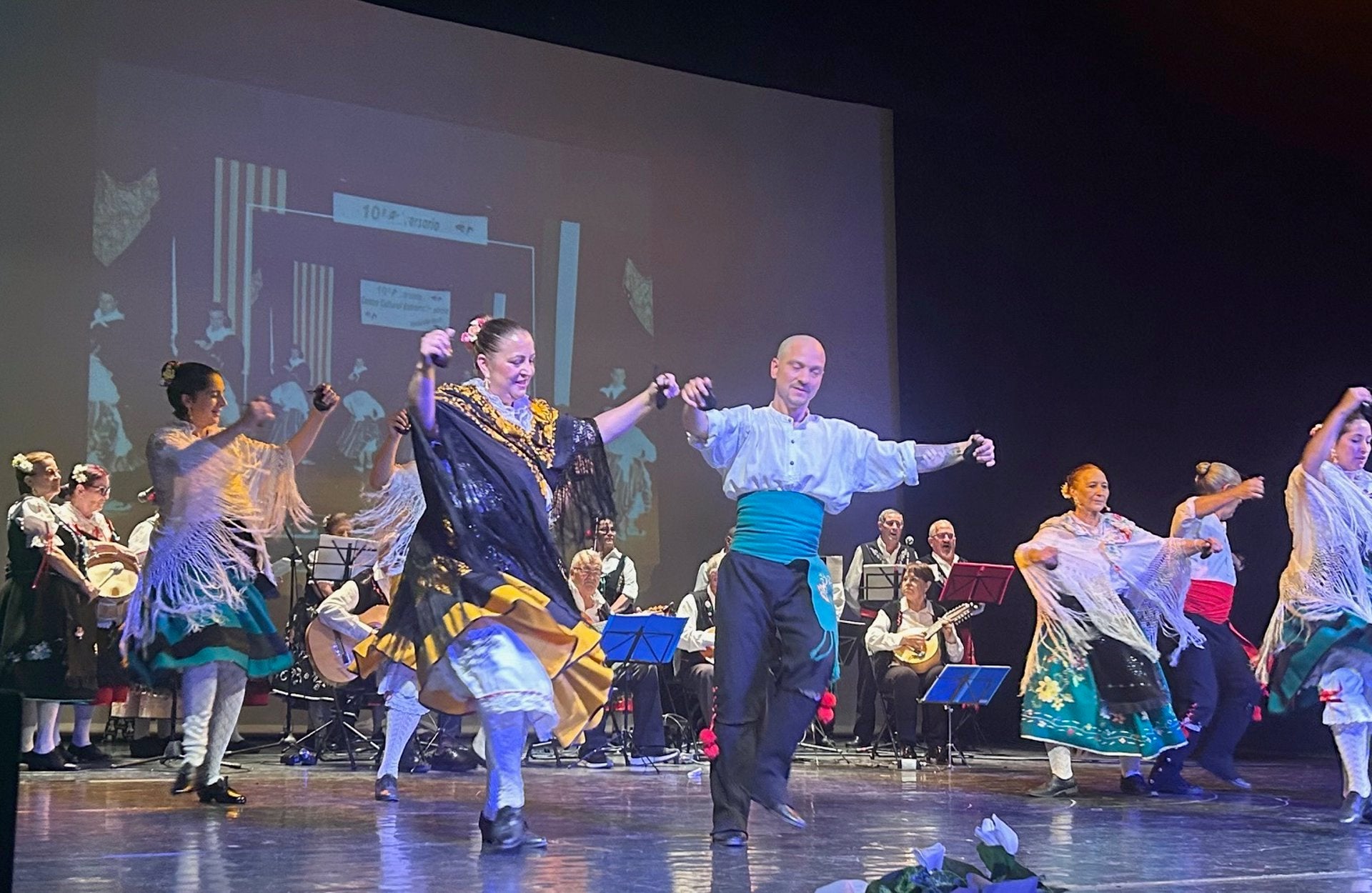 Generaciones de extremeños que emigraron a Anoia exhiben en Igualada, Cataluña, sus raíces entre jotas y música tradicional Generaciones de extremeños que emigraron a Anoia exhiben en Igualada, Cataluña, sus raíces entre jotas y música tradicional