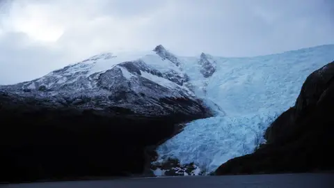 Fotografía de archivo de deshielo en un glaciar. EFE/ Elvis González Fotografía de archivo de deshielo en un glaciar. EFE/ Elvis González