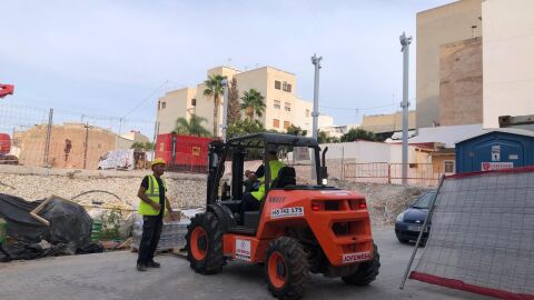 Las termas imperiales de Villajoyosa ya cuentan con los ocho pilares que soportarán la gran cubierta para su musealización