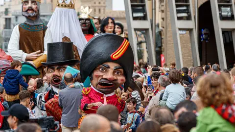 La comparsa de Gigantes y Cabezudos ya ha realizado las primeras salidas La comparsa de Gigantes y Cabezudos ya ha realizado las primeras salidas