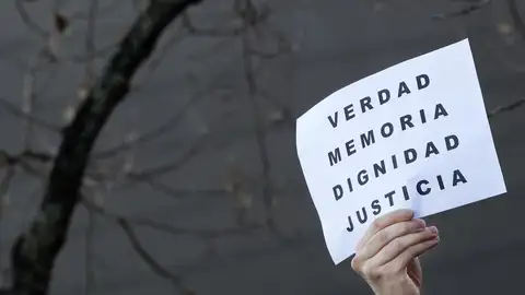 Imagen de archivo de una manifestación de homenaje a las víctimas del terrorismo Imagen de archivo de una manifestación de homenaje a las víctimas del terrorismo