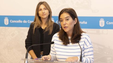 La alcaldesa presenta el programa contra la soledad no deseada junto a la concejal de Servicios Sociales, Nereida Canosa