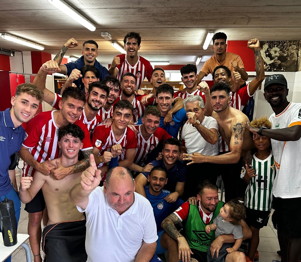 El CD Acero arrasa frente al Sporting Club Requena (6-1) El CD Acero arrasa frente al Sporting Club Requena (6-1)