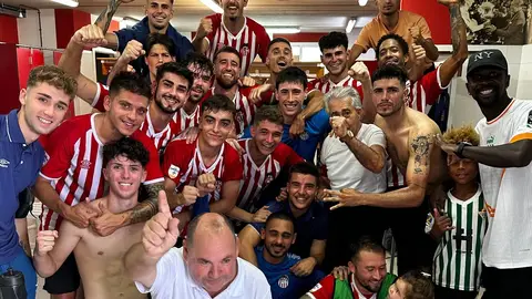 El CD Acero celebra su victoria frente al Sporting Club Requena (6-1) El CD Acero celebra su victoria frente al Sporting Club Requena (6-1)