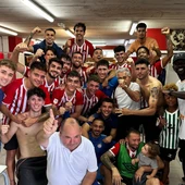 El CD Acero celebra su victoria frente al Sporting Club Requena (6-1) El CD Acero celebra su victoria frente al Sporting Club Requena (6-1)