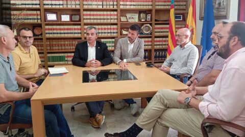 Reuni&oacute;n del alcalde de Aspe con el diputado provincia de Innovaci&oacute;n.