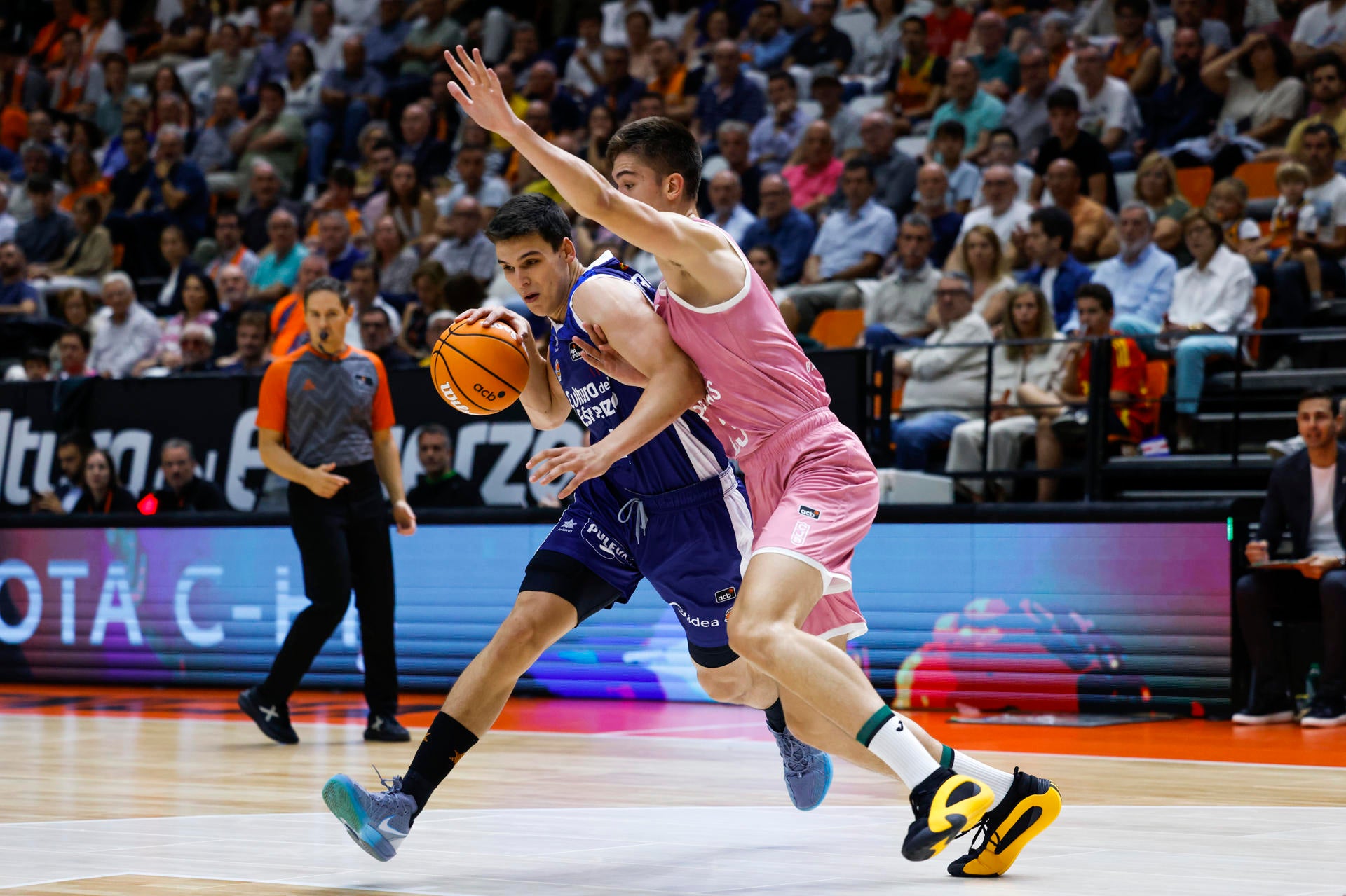 Valencia Basket olvida sus problemas de altura con defensa y tumba al Joventut Valencia Basket olvida sus problemas de altura con defensa y tumba al Joventut