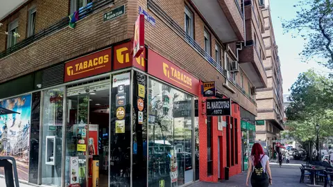 Exteriores de una expendeduría de tabaco en Madrid Exteriores de una expendeduría de tabaco en Madrid