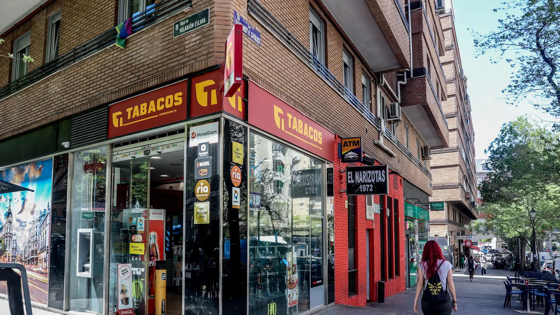 Exteriores de una expendeduría de tabaco en Madrid Exteriores de una expendeduría de tabaco en Madrid