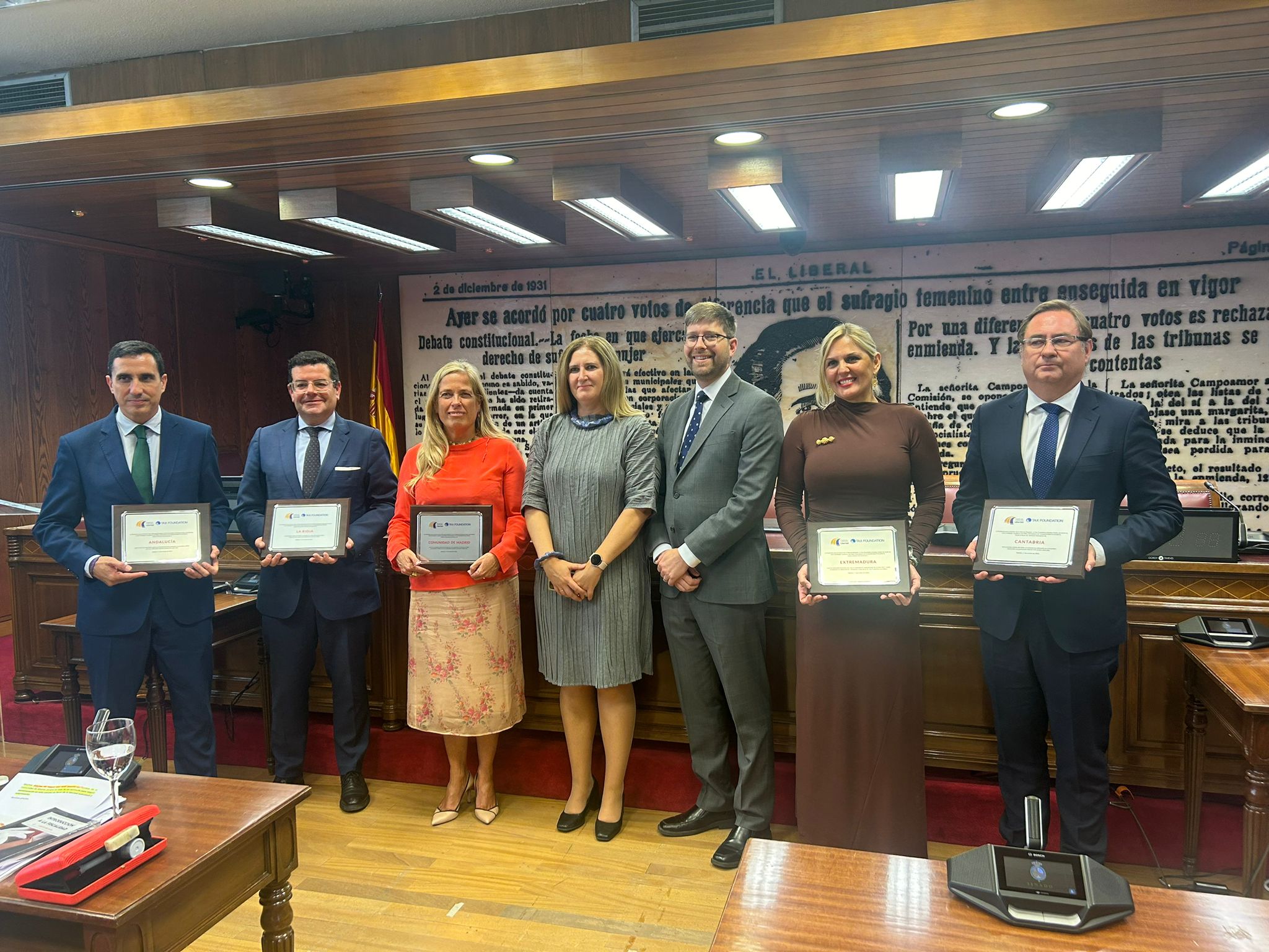 Extremadura se convierte en la comunidad que más avanza en Competitividad Fiscal pasando de la 15ª a la 7ª posición en solo un año Extremadura se convierte en la comunidad que más avanza en Competitividad Fiscal pasando de la 15ª a la 7ª posición en solo un año