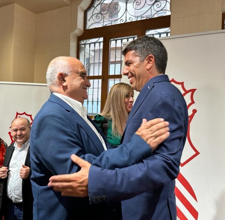 El Alcalde de Benimantell atribuye el origen del cisma abierto en la Mancomunidad de la Marina Baixa al pacto de PP con Compromís para mantener la Alcaldía de Callosa El Alcalde de Benimantell atribuye el origen del cisma abierto en la Mancomunidad de la Marina Baixa al pacto de PP con Compromís para mantener la Alcaldía de Callosa