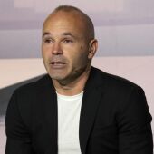 Iniesta 'penja la màgia'