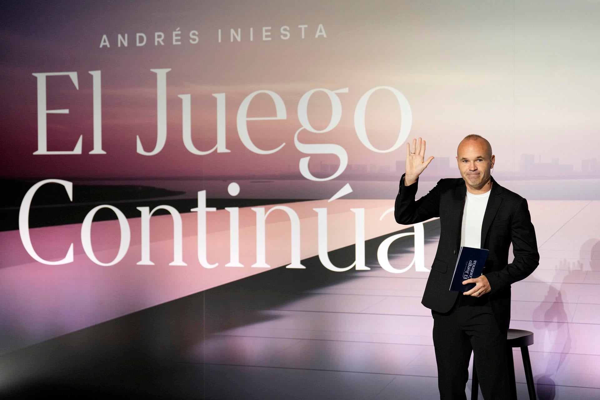 Andrés Iniesta se retira del fútbol: "Estoy orgulloso y feliz de haber conseguido ser futbolista" Andrés Iniesta se retira del fútbol: "Estoy orgulloso y feliz de haber conseguido ser futbolista"