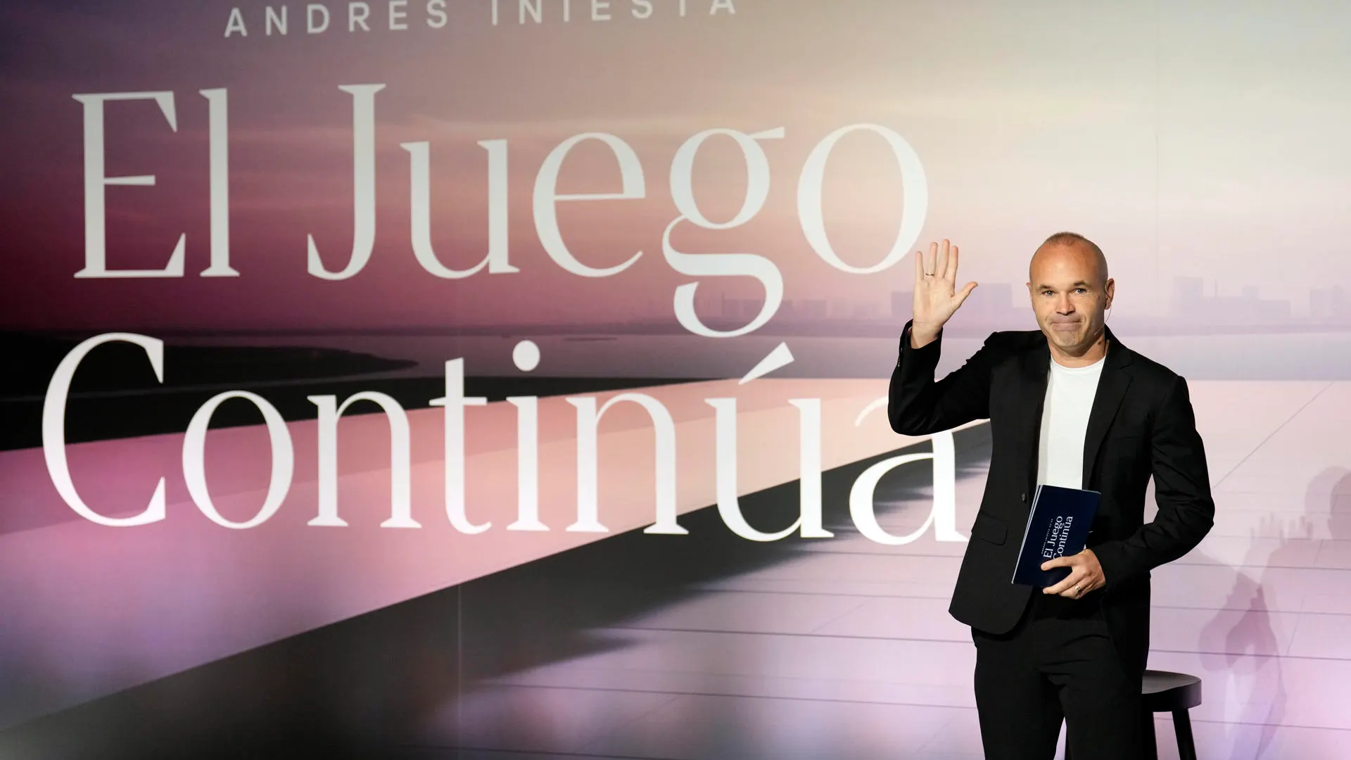 Andrés Iniesta en el acto en el que ha anunciado su retirada del fútbol Andrés Iniesta en el acto en el que ha anunciado su retirada del fútbol