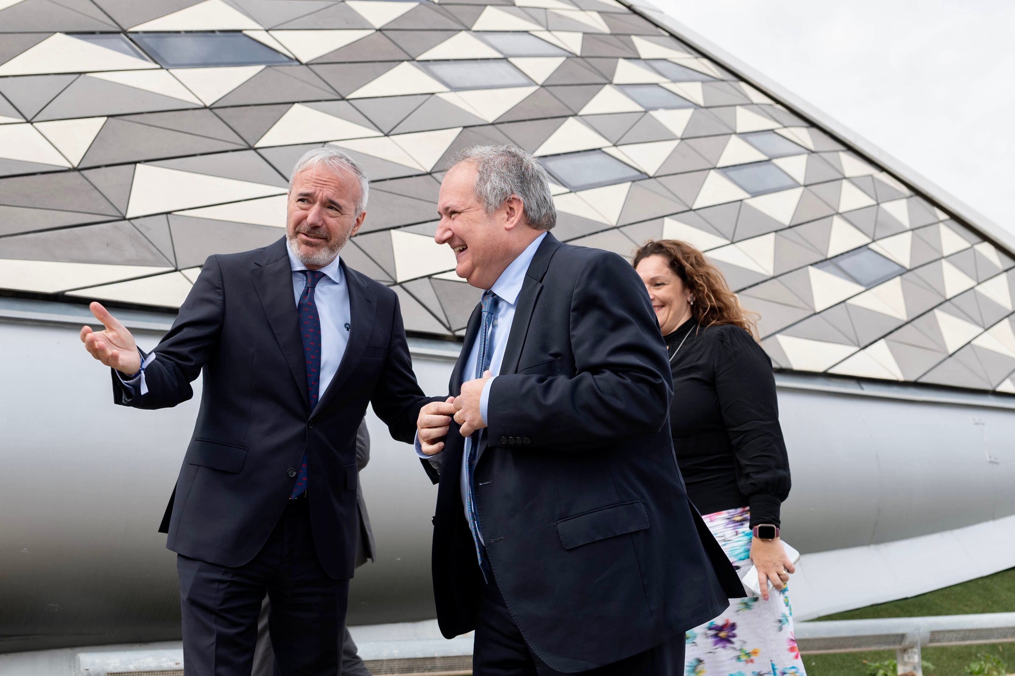 Más de 133 millones de euros para impulsar la fabricación de baterías de coches eléctricos en Aragón Más de 133 millones de euros para impulsar la fabricación de baterías de coches eléctricos en Aragón