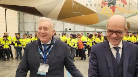 Tarmac inaugura un nuevo hangar en el aeropuerto de Teruel AEROPUERTO