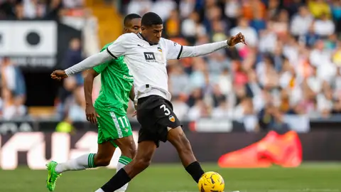 Mosquera no se pierde un choque de Liga desde hace 14 meses ni un minuto desde hace 11 Mosquera no se pierde un choque de Liga desde hace 14 meses ni un minuto desde hace 11