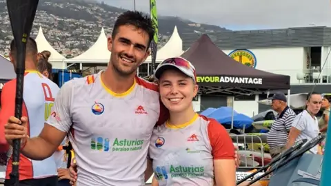 Sara Mengual y Andrea Jiménez (C.N. La Vila Joiosa) vuelven con medalla de sus respectivas competiciones Sara Mengual y Andrea Jiménez (C.N. La Vila Joiosa) vuelven con medalla de sus respectivas competiciones