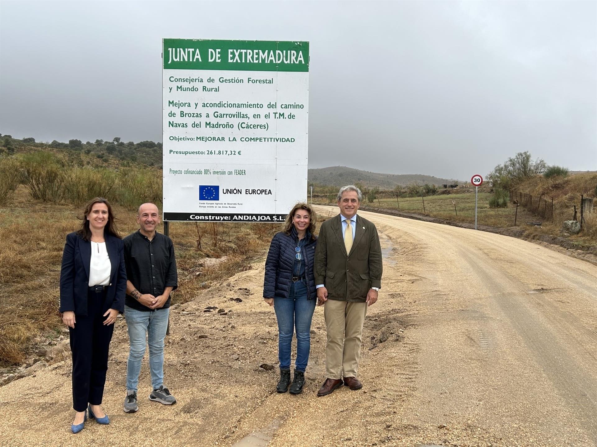 Finalizan las obras de mejora de los 10,5 kilómetros del camino Brozas-Garrovillas con una inversión de 262.000 euros Finalizan las obras de mejora de los 10,5 kilómetros del camino Brozas-Garrovillas con una inversión de 262.000 euros