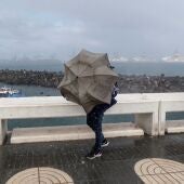 Kirk azotará a España con vientos de 120 km por hora, lluvia y oleaje/ EFE/Ángel Medina G.