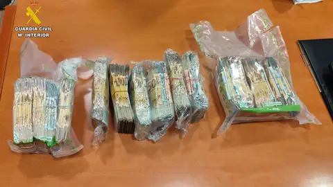 Intervenidos 141.000€ en el maletero de un vehículo en Aguilar de Campoo .