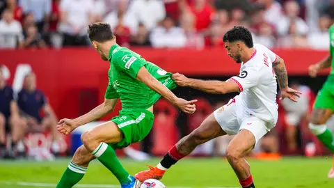 Diego Llorente e Isaac Romero en el Sanchez Pizjuan, Sevilla-Betis, 2024 Diego Llorente e Isaac Romero en el Sanchez Pizjuan, Sevilla-Betis, 2024