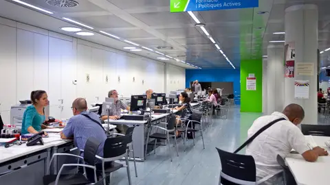 Les oficines del SOC oferint informació sobre polítiques actives d'ocupació Les oficines del SOC oferint informació sobre polítiques actives d'ocupació