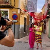 La diseñadora Agatha Ruiz de la Prada regresa a La Vila con el sueño cumplido de "vestir" una línea de chocolates, con Marcos Tonda