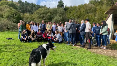 Visita de jóvenes que se preparan para trabajar en el sector primario Programa Lurberri del Gobierno de Navarra