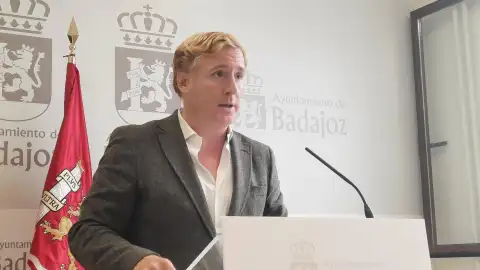 El Ayuntamiento de Badajoz no firmará el convenio para actuar contra el nenúfar al no atribuirle referencias normativas El Ayuntamiento de Badajoz no firmará el convenio para actuar contra el nenúfar al no atribuirle referencias normativas
