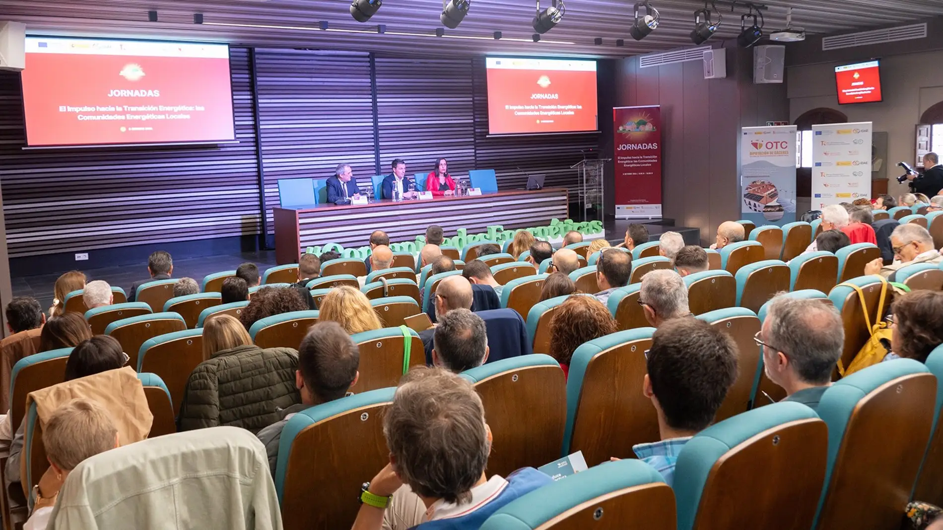 200 expertos debaten en Cáceres sobre las políticas de impulso para la creación de comunidades energéticas locales 200 expertos debaten en Cáceres sobre las políticas de impulso para la creación de comunidades energéticas locales