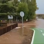 Cortada la P-220 a la altura de Nestar por una balsa de agua Cortada la P-220 a la altura de Nestar por una balsa de agua