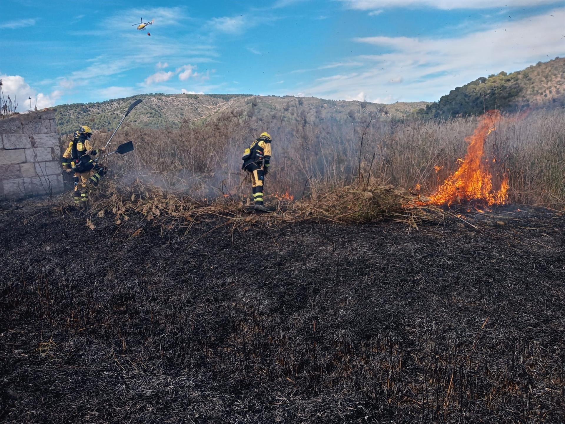 Controlado el incendio en s'Albufera después de arrasar 60 hectáreas y desalojar diez viviendas Controlado el incendio en s'Albufera después de arrasar 60 hectáreas y desalojar diez viviendas
