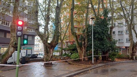 Cortado el acceso a la plaza del Libro por el temporal