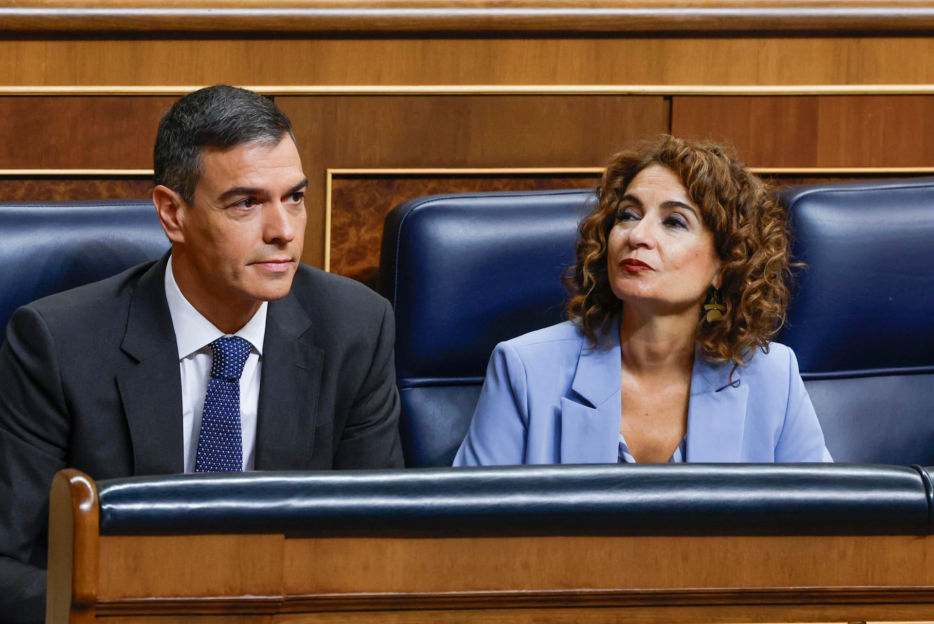 El Gobierno estudia cómo resucitar el decreto 'ómnibus' mientras Junts pide negociar "pieza por pieza" El Gobierno estudia cómo resucitar el decreto 'ómnibus' mientras Junts pide negociar "pieza por pieza"
