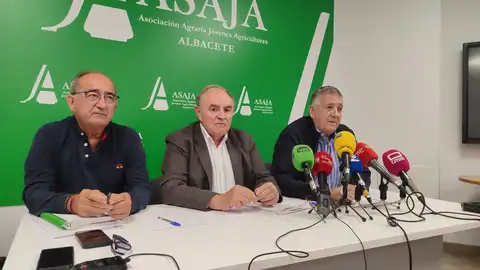 Jorge Navarro, presidente de Asaja Albacete, José María Fresneda, presidente regional de Asaja y Juan Miguel Cebrián, secretario provincial de Asaja Jorge Navarro, presidente de Asaja Albacete, José María Fresneda, presidente regional de Asaja y Juan Miguel Cebrián, secretario provincial de Asaja