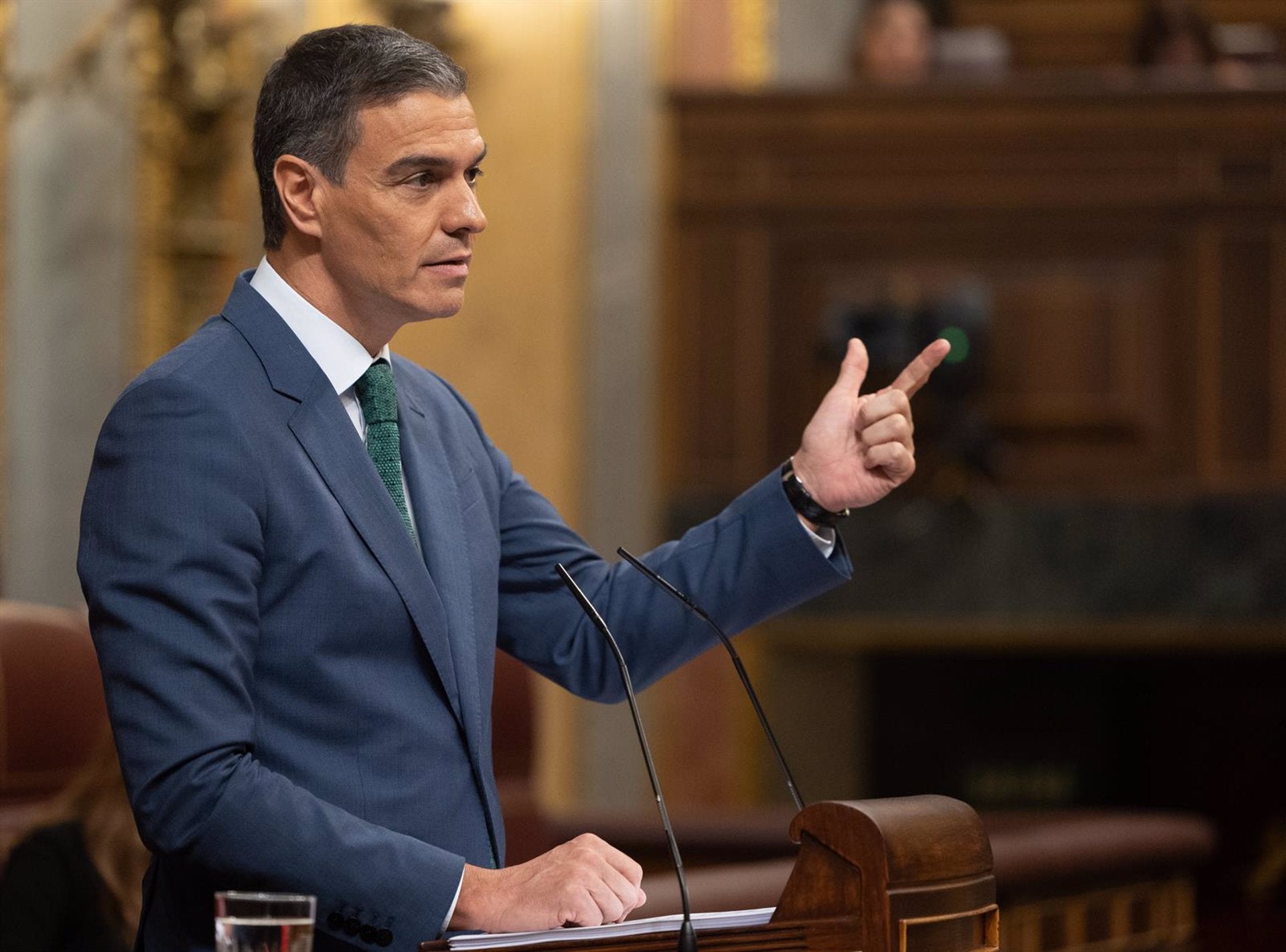 Pedro Sánchez niega que vaya a haber recortes en las condenas de los etarras y carga contra Feijóo Pedro Sánchez niega que vaya a haber recortes en las condenas de los etarras y carga contra Feijóo