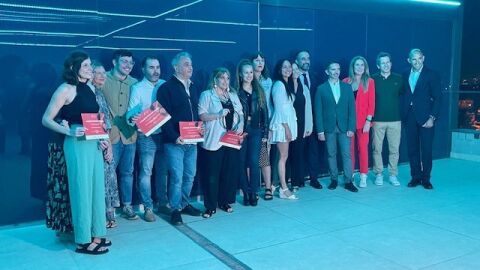 Los galardonados en los IX Premios de la Asociaci&oacute;n de Periodistas de Baleares APIB, con su presidenta &Aacute;ngeles Dur&aacute;n, en el centro