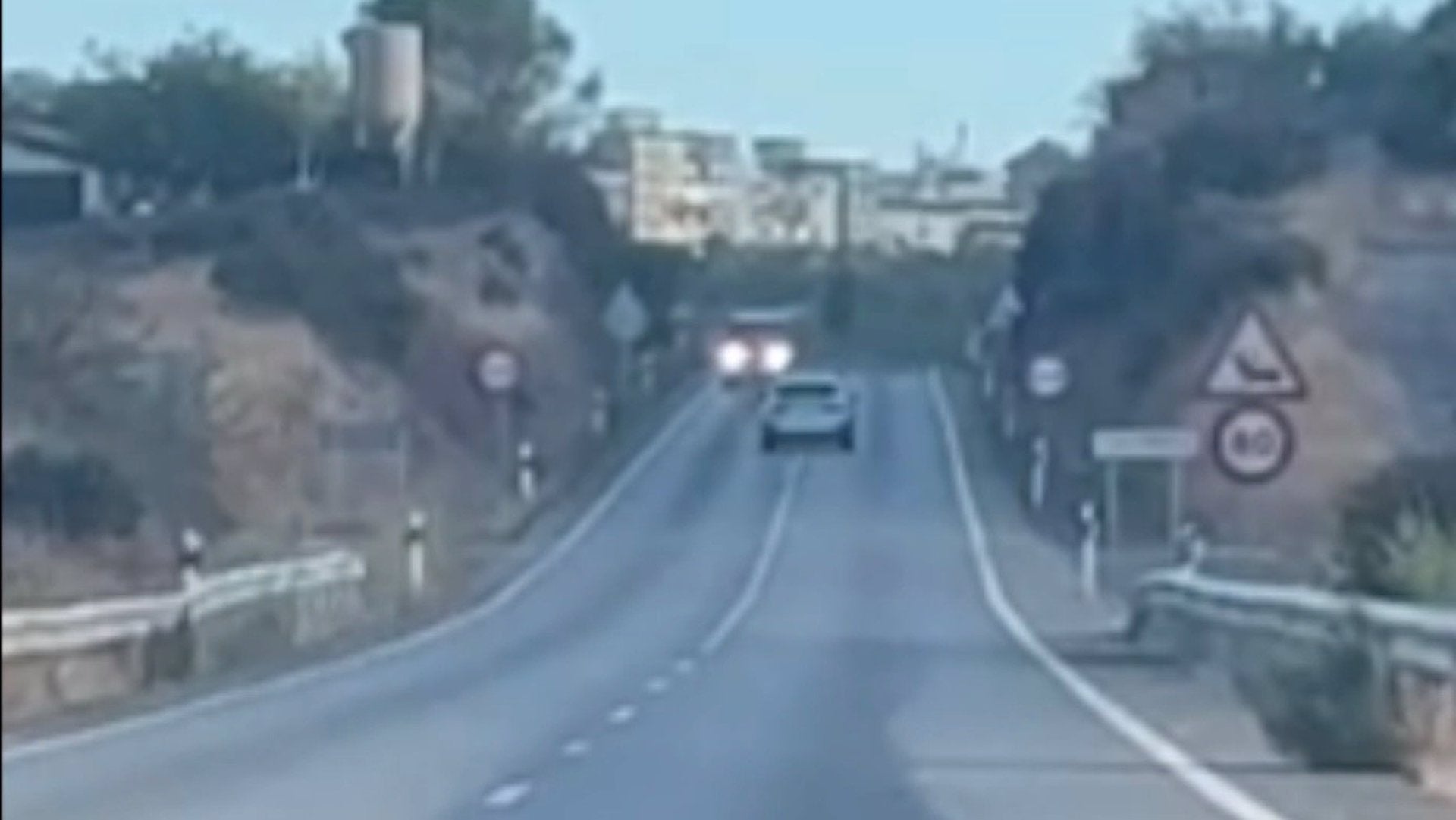 Investigado un conductor de 58 años por invadir varias veces el carril contrario en la carretera de Casar de Cáceres Investigado un conductor de 58 años por invadir varias veces el carril contrario en la carretera de Casar de Cáceres