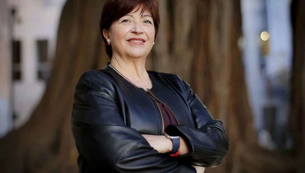 Verònica Cantó, presidenta de l'Acadèmia Valenciana de la Llengua Verònica Cantó, presidenta de l'Acadèmia Valenciana de la Llengua