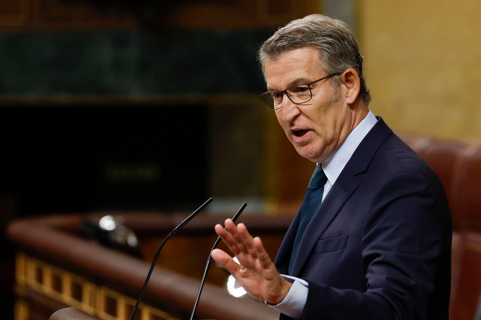Feijóo carga contra Sánchez por la ley que beneficia a etarras: "Quédense con el aplauso de Otegi, Txapote y esos seis votos" Feijóo carga contra Sánchez por la ley que beneficia a etarras: "Quédense con el aplauso de Otegi, Txapote y esos seis votos"