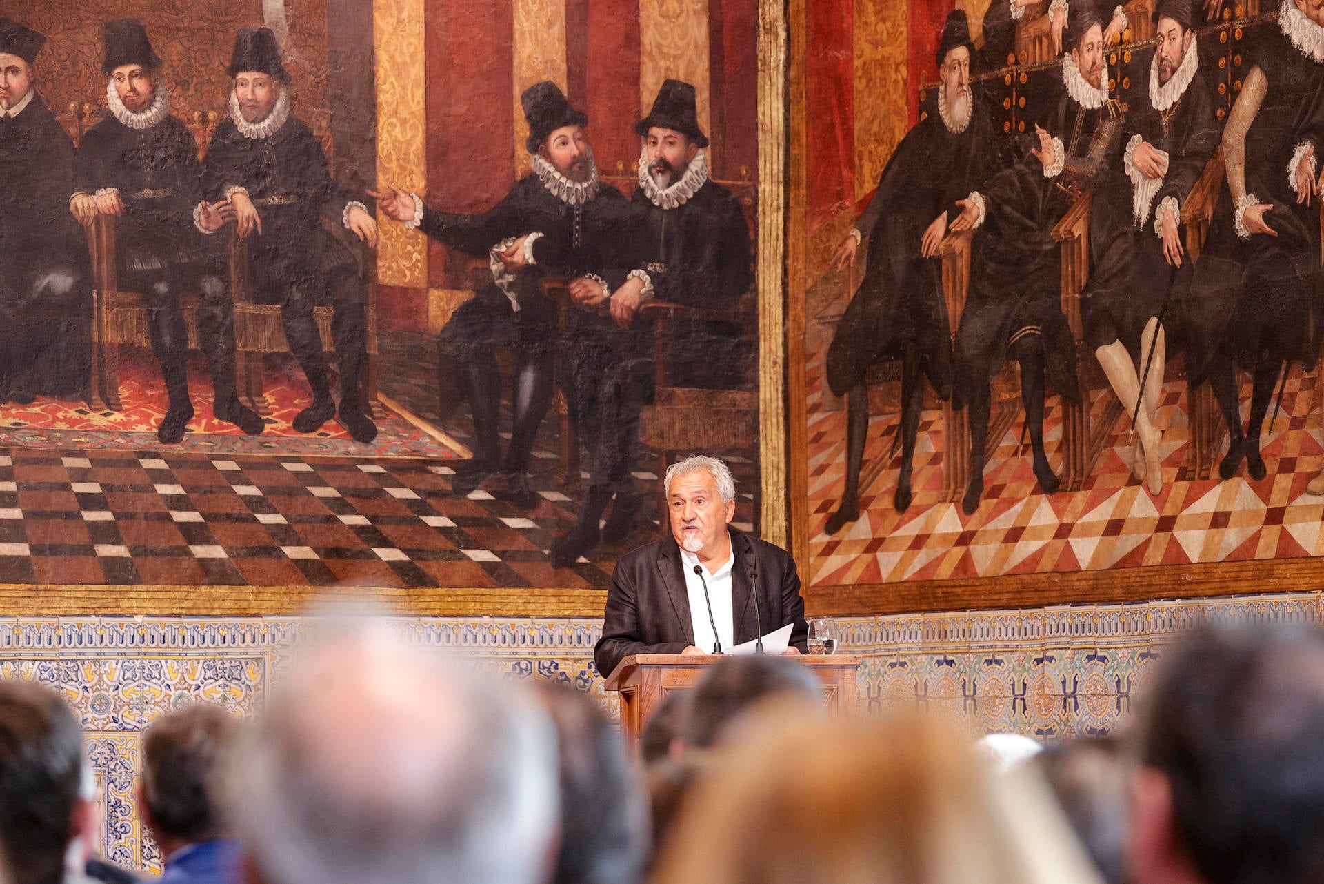 Torreblanca, en nombre de los premiados: "La cabeza en las estrellas y los pies en el suelo" Torreblanca, en nombre de los premiados: "La cabeza en las estrellas y los pies en el suelo"