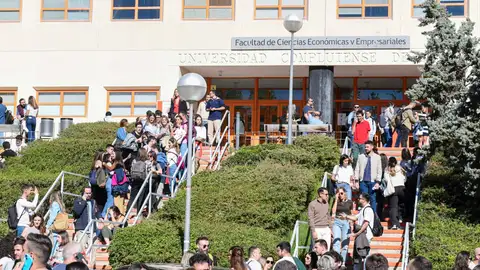 Las preguntas filtradas de las oposiciones de RTVE: el rival de Alcaraz, qué es el equipo 'Rolex' o quién es Doug Emhoff Las preguntas filtradas de las oposiciones de RTVE: el rival de Alcaraz, qué es el equipo 'Rolex' o quién es Doug Emhoff