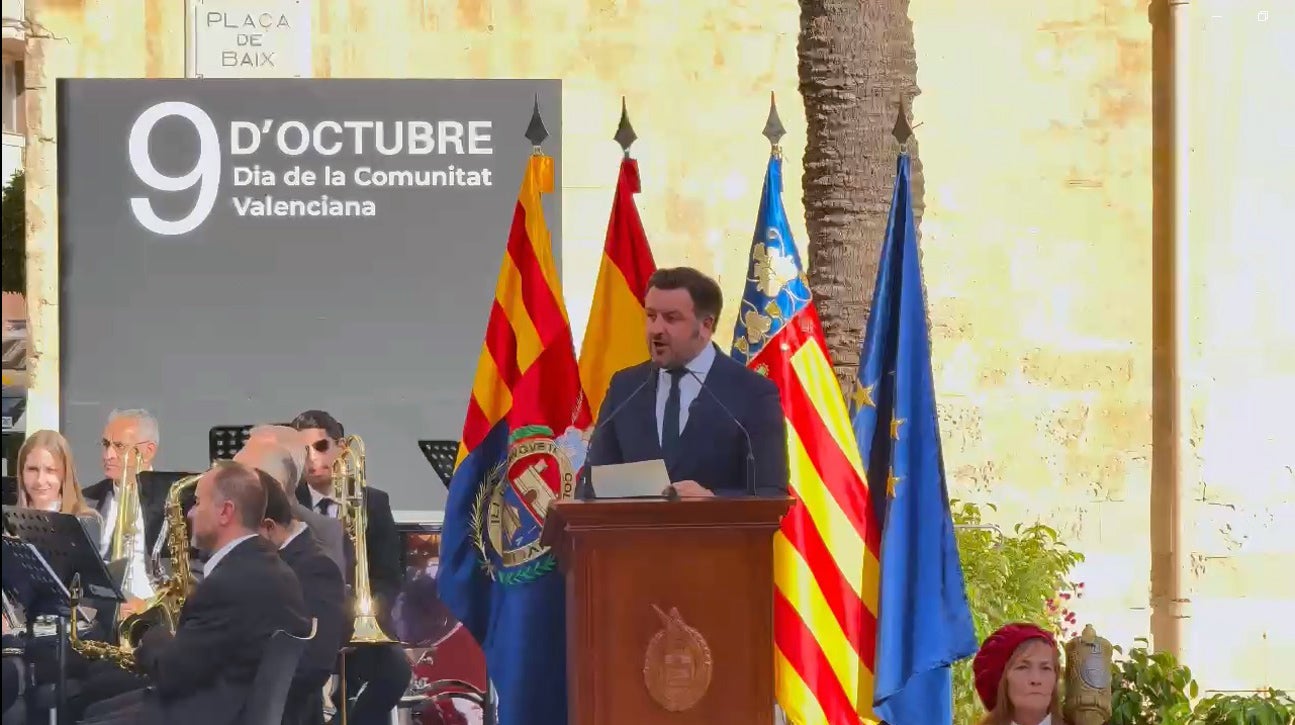 El alcalde de Elche anuncia la creación de 200 viviendas de promoción pública y de un premio escolar de poesía en valenciano El alcalde de Elche anuncia la creación de 200 viviendas de promoción pública y de un premio escolar de poesía en valenciano