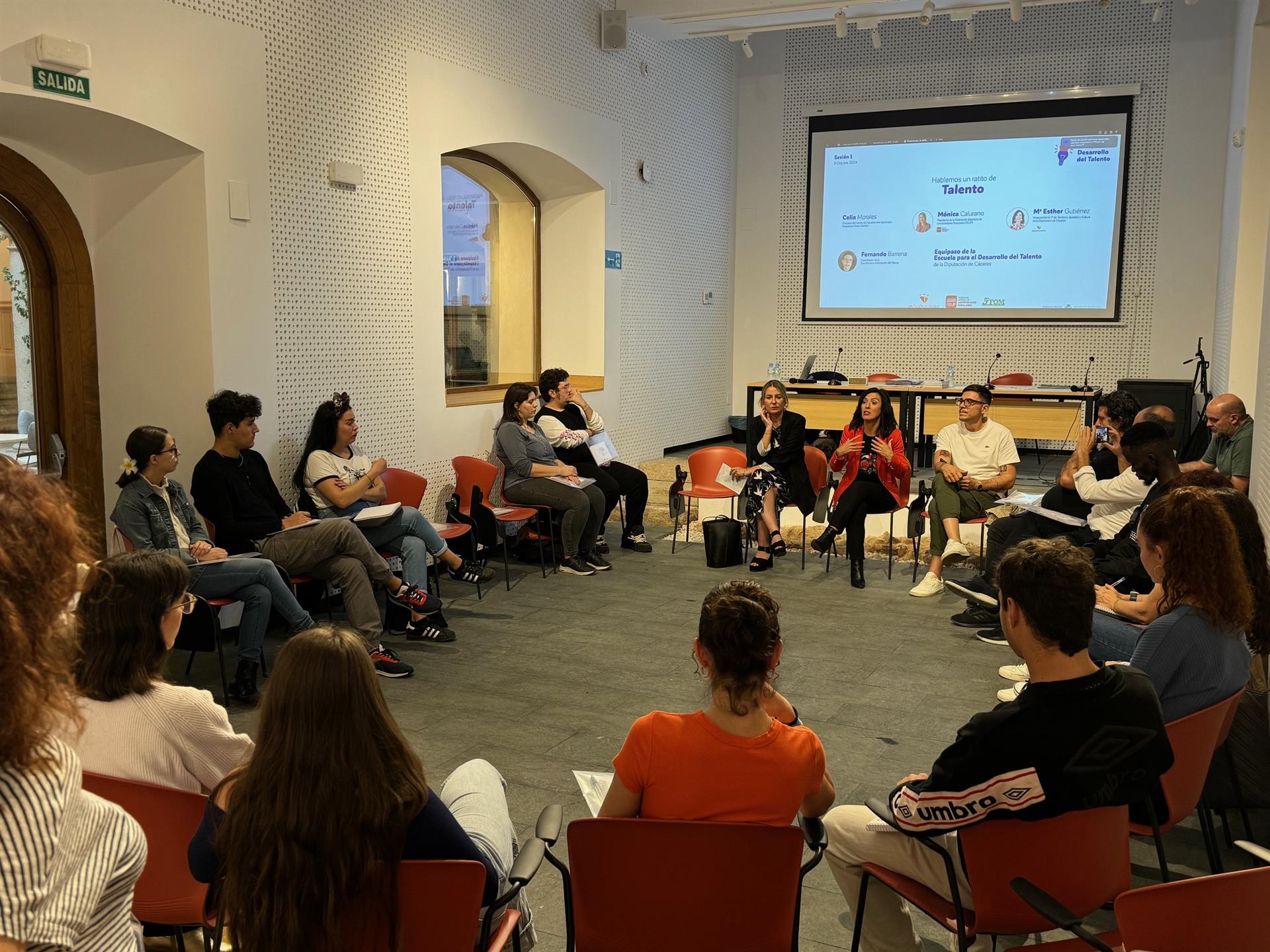 Una veintena de jóvenes participan en la primera Escuela de Desarrollo del Talento de la provincia de Cáceres Una veintena de jóvenes participan en la primera Escuela de Desarrollo del Talento de la provincia de Cáceres