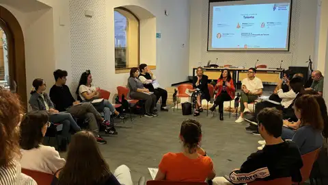 Una veintena de jóvenes participan en la primera Escuela de Desarrollo del Talento de la provincia de Cáceres Una veintena de jóvenes participan en la primera Escuela de Desarrollo del Talento de la provincia de Cáceres