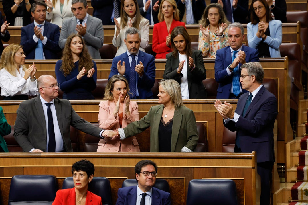 El PP interrumpe el Pleno del Congreso para recibir con aplausos a Marimar Blanco El PP interrumpe el Pleno del Congreso para recibir con aplausos a Marimar Blanco