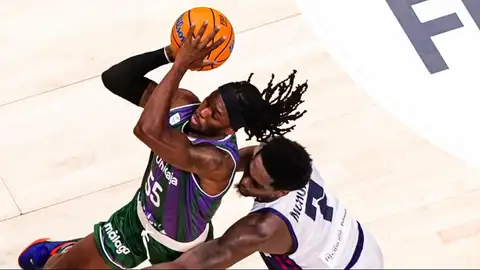 Victoria sin problemas para Unicaja en el arranque en casa de la BCL Kendric Perry, jugador de Unicaja