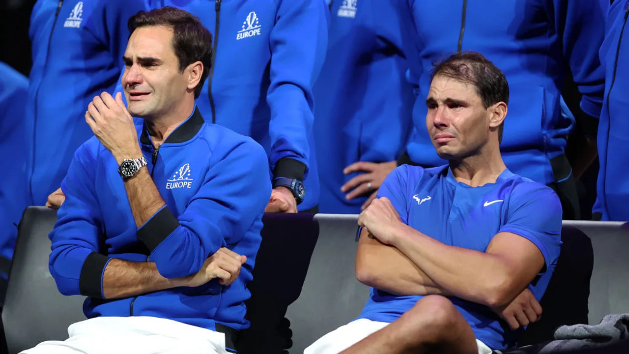 Roger Federer y Rafa Nadal, llorando emocionados en la despedida del suizo