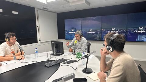 La tertúlia de la Brúixola. La tertúlia de la Brúixola.